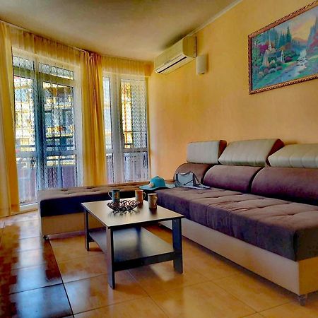 Central Plaza Apartment Slăntjev Brjag Exteriör bild