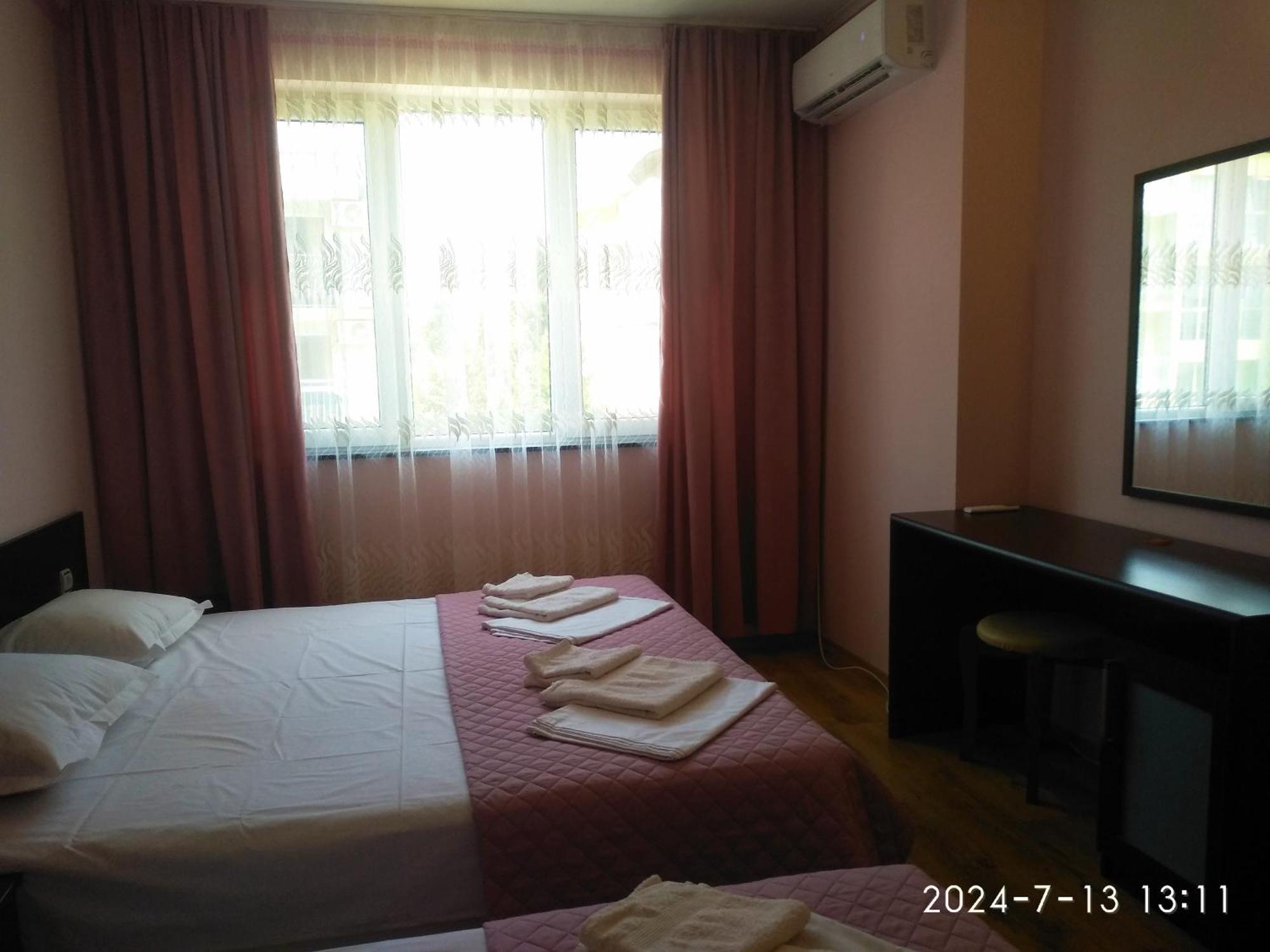 Central Plaza Apartment Slăntjev Brjag Exteriör bild